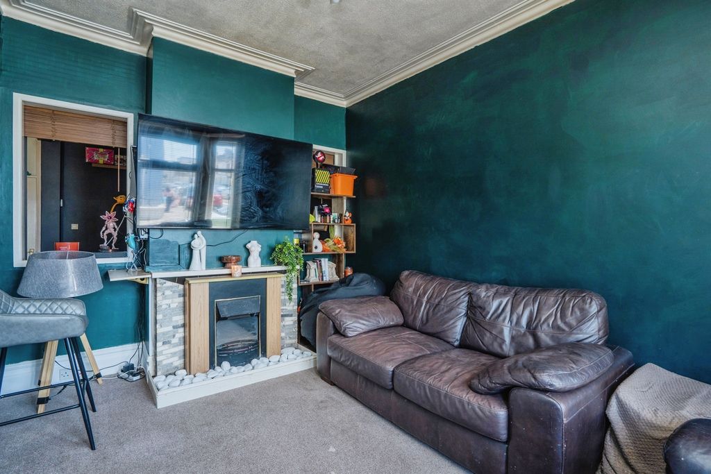 Property photo 3 of 18