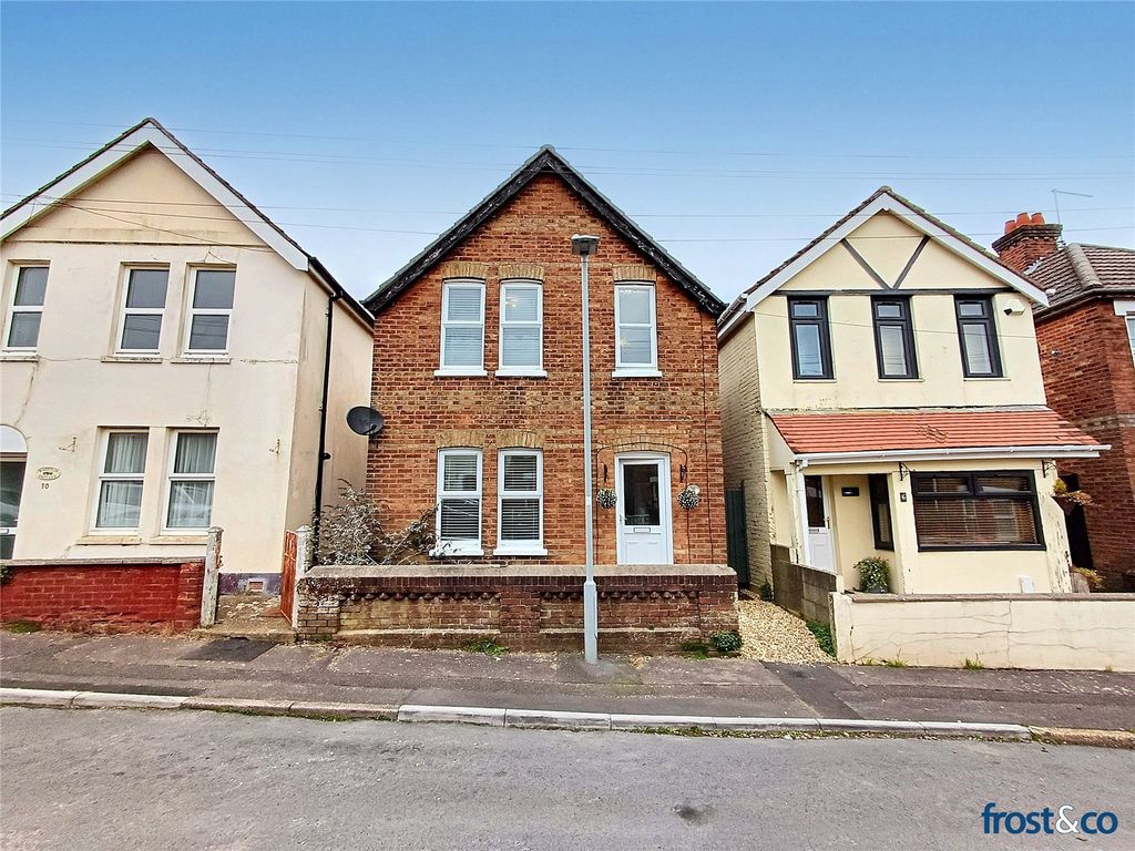 Property photo 2 of 15 Lyell Road
