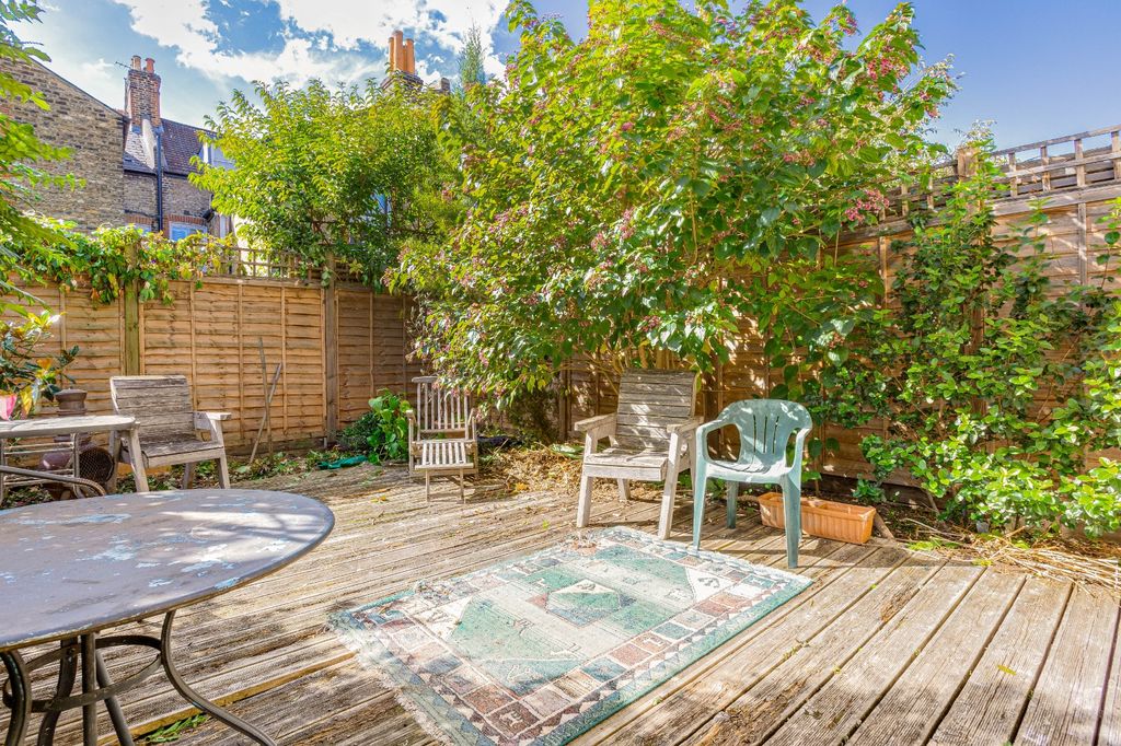 Lessar Avenue, Clapham Common SW4 photo 5