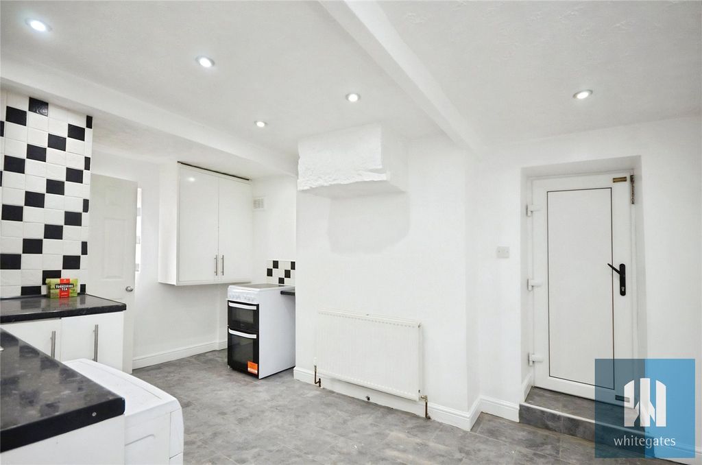 Property photo 2 of 15 Picture No. 32