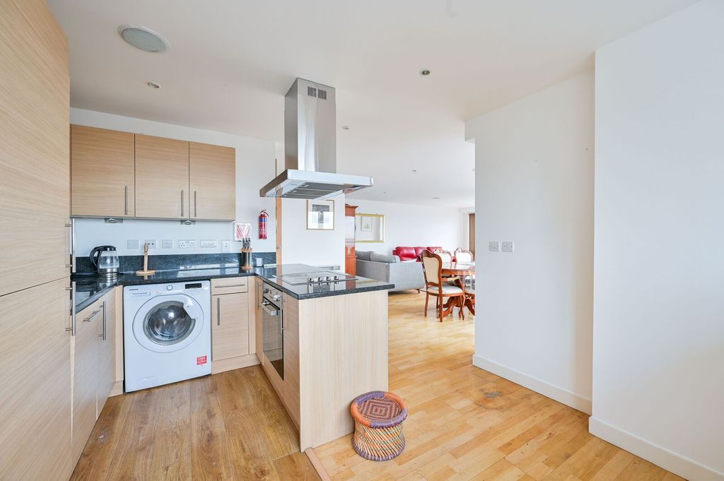 Property photo 3 of 33