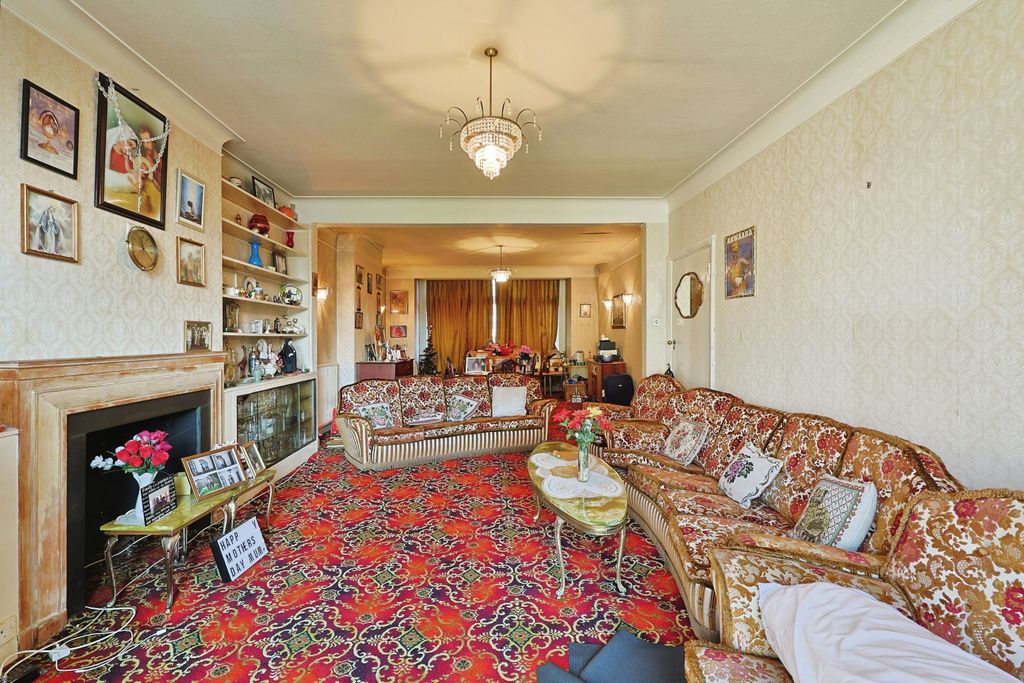 Property photo 2 of 20