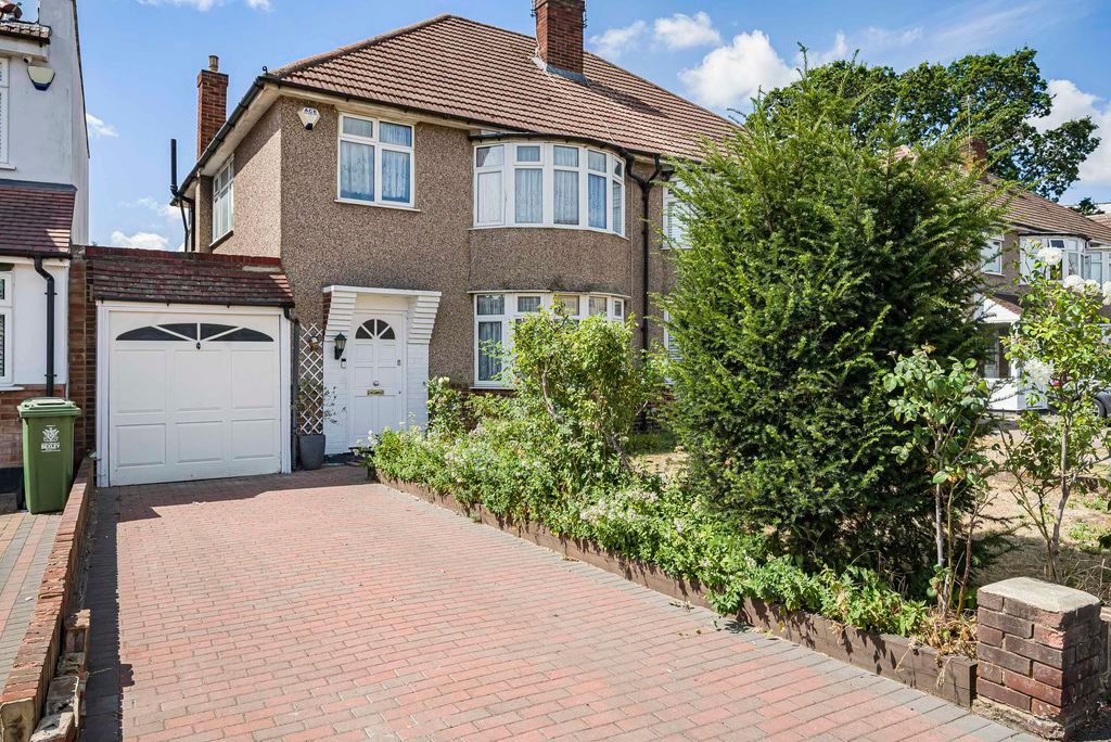 Property photo 1 of 17 External