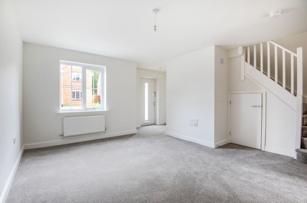 Property photo 3 of 10 1136820 (2)
