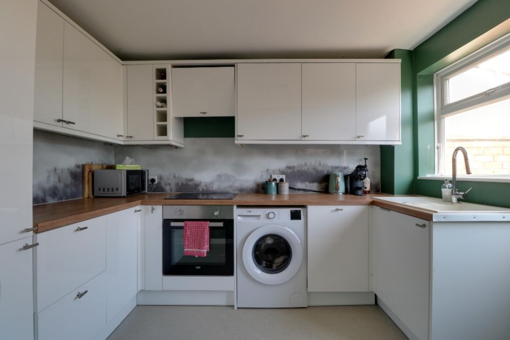 Property photo 2 of 12 Kitchen
