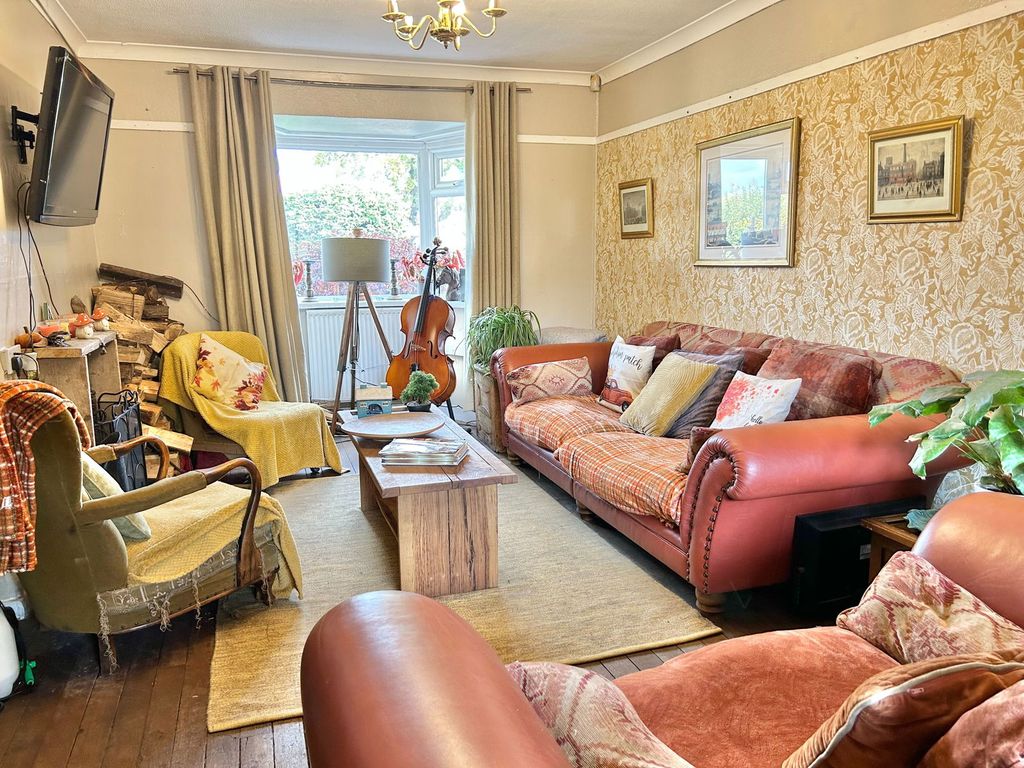 Property photo 2 of 28