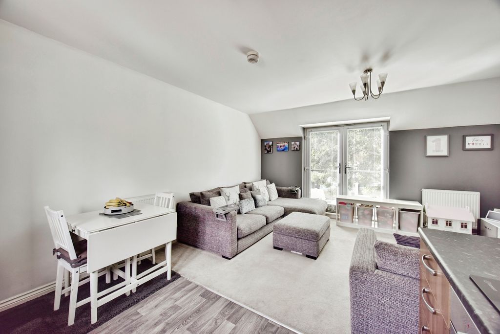 Property photo 2 of 20 Lounge View