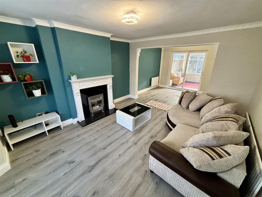 Property photo 2 of 15 Open Plan Living And Dining Room