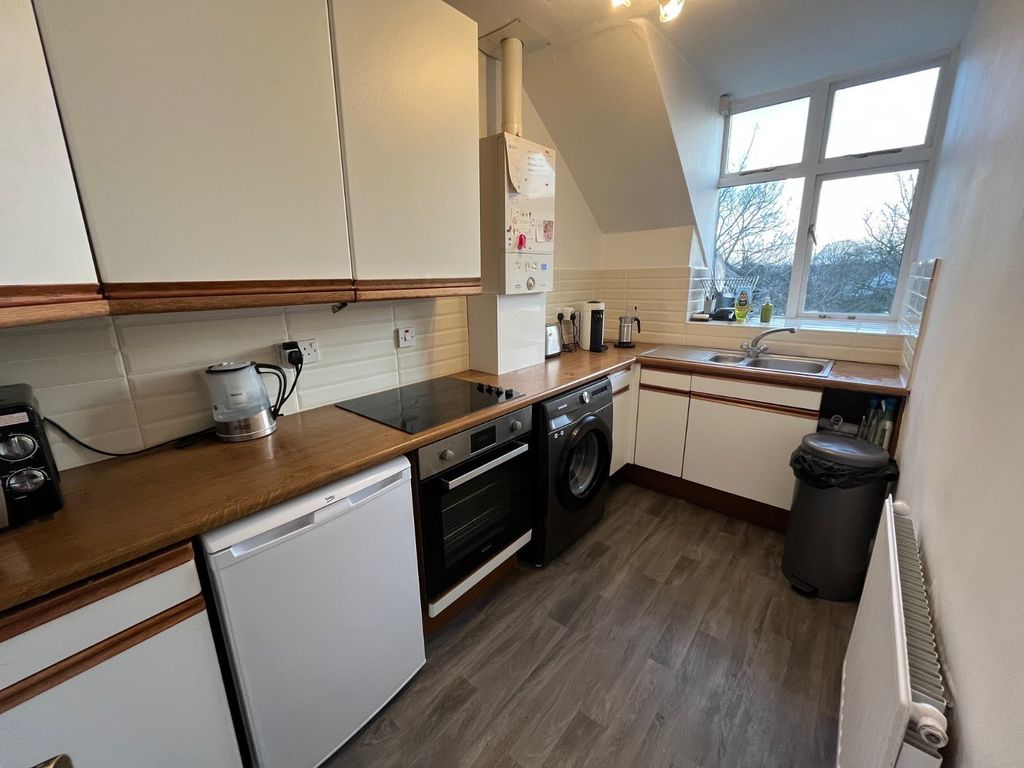 Property photo 2 of 11 Kitchen