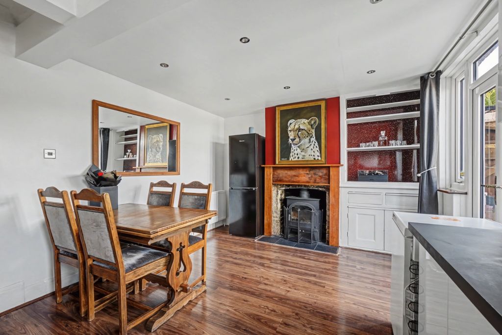 Property photo 3 of 16 4919316