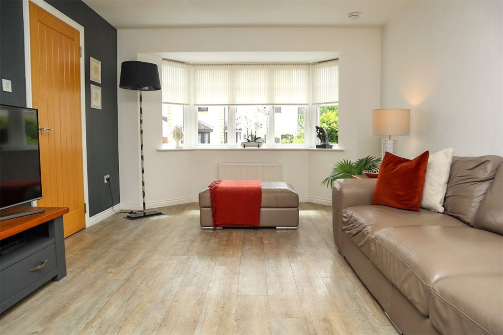 Property photo 3 of 35 Lounge