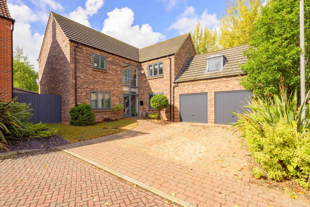 Property photo 1 of 37