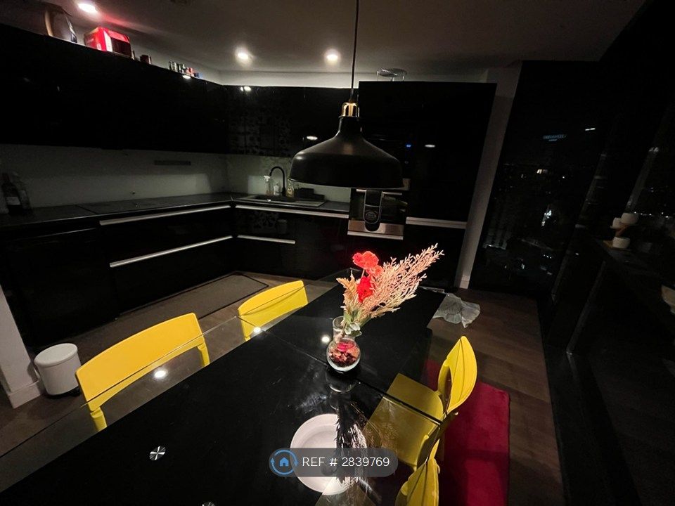 Property photo 3 of 17 Kitchen