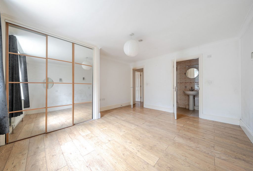 Property photo 2 of 10 1403410-10-696F9d...