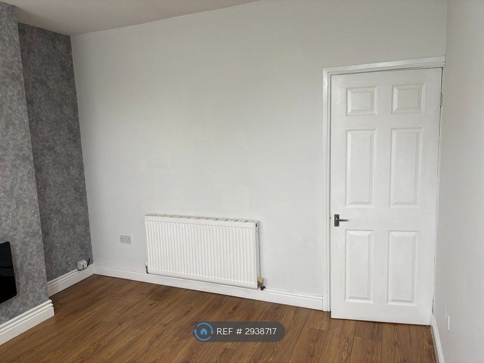 Property photo 3 of 11 Living Room