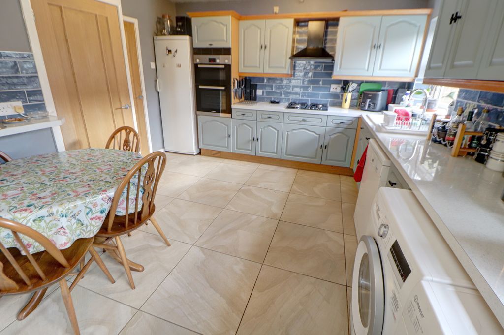 Property photo 3 of 24 10