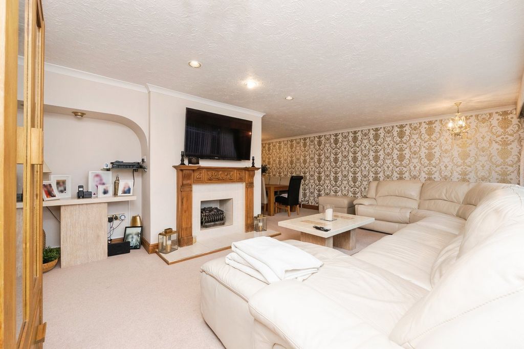 Property photo 2 of 26