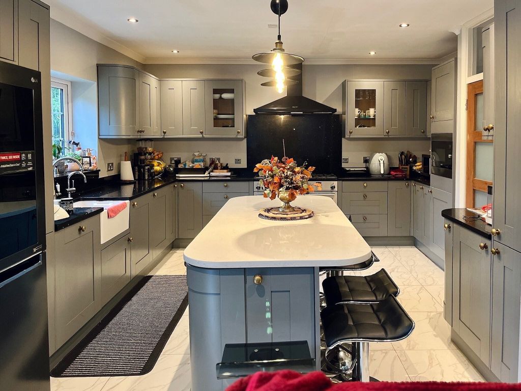 Property photo 2 of 16 Kitchen