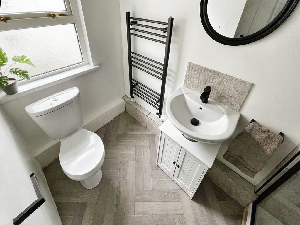 Property photo 3 of 13 Bathroom