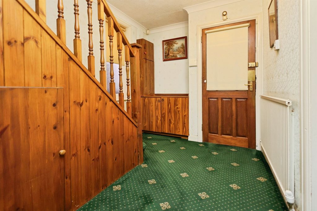 Property photo 2 of 25
