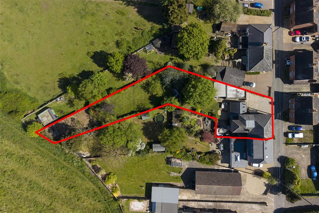 Property photo 2 of 33