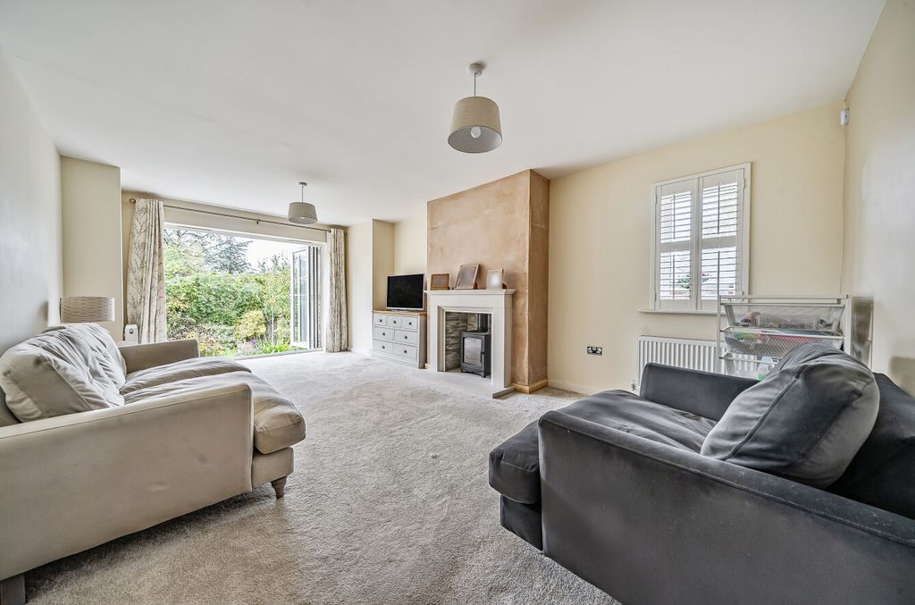 Property photo 3 of 14 1358159-12-68De83...