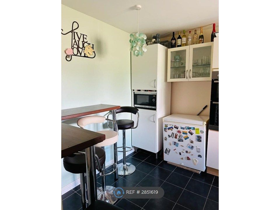 Property photo 3 of 18 Kitchen