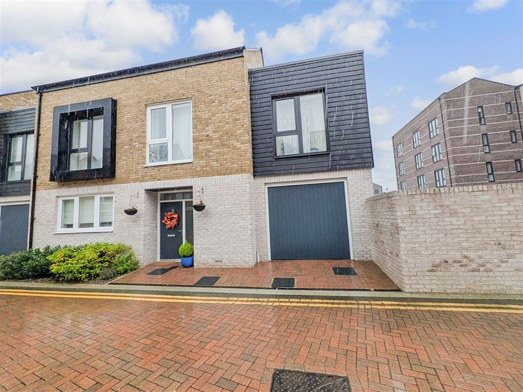 Property photo 1 of 4 Front