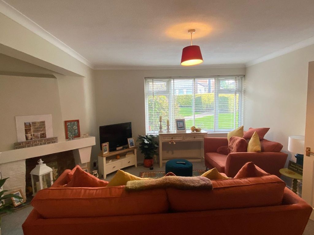 Property photo 3 of 15 Lounge 2.Jpg