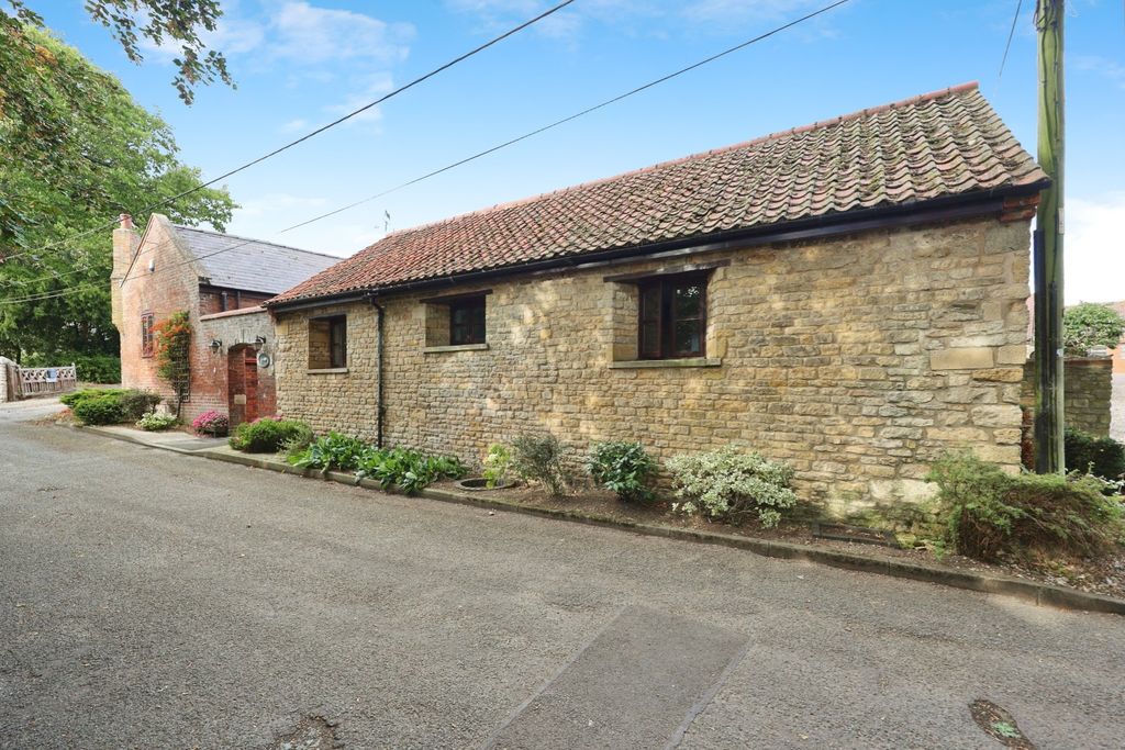 Property photo 1 of 38 4506290