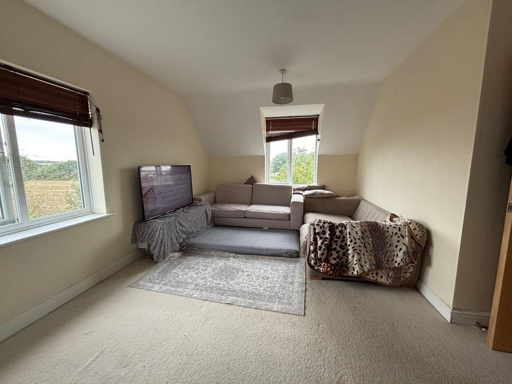 Property photo 3 of 6 Living Room