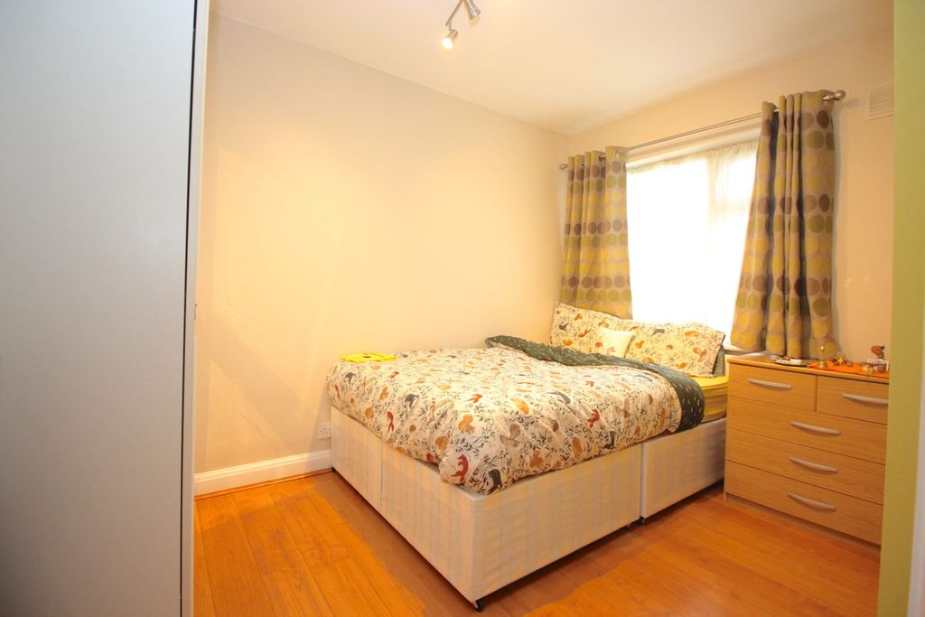 Property photo 3 of 5