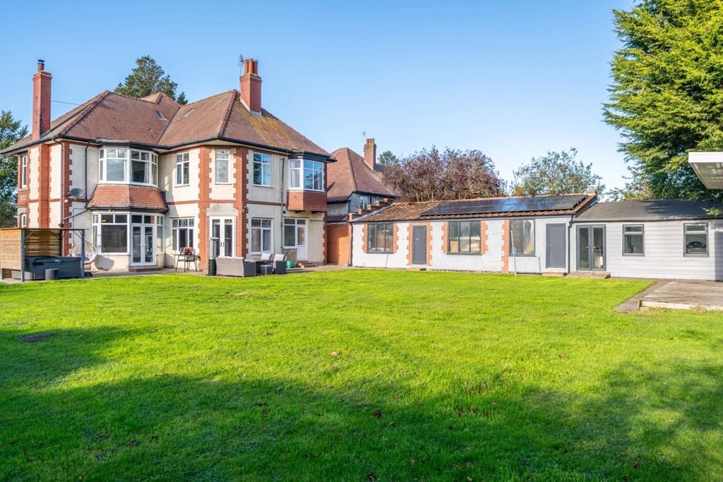 Property photo 1 of 35 25236 99 Kingsgate_048.Jpg