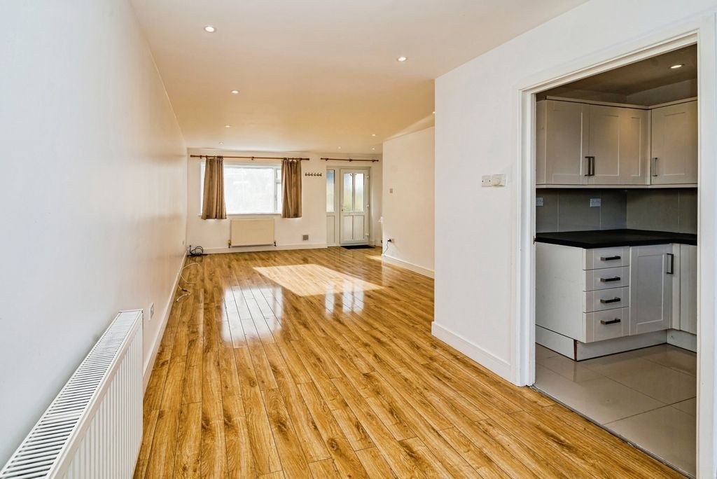 Property photo 3 of 10 Pbox-Img.Jpg