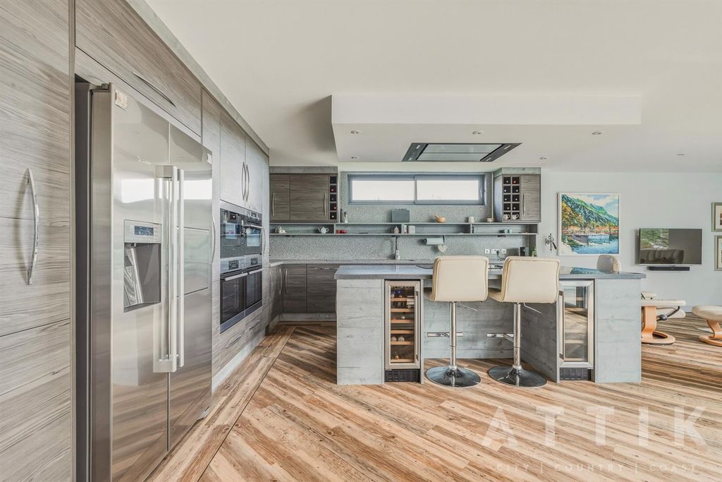 Property photo 2 of 69 Ar709878.Jpg
