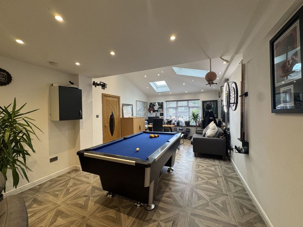 Property photo 2 of 31