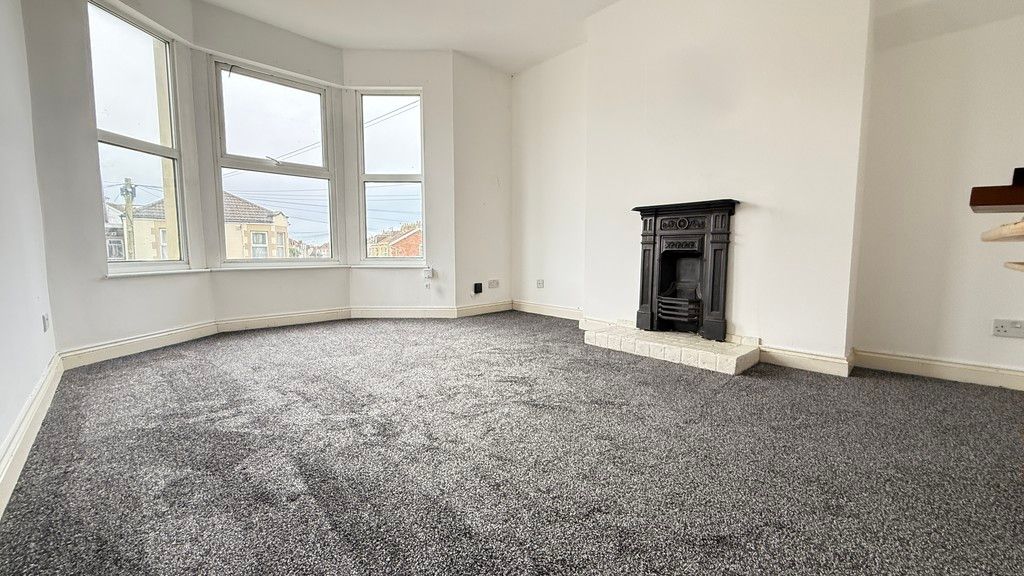 Property photo 2 of 9 Lounge