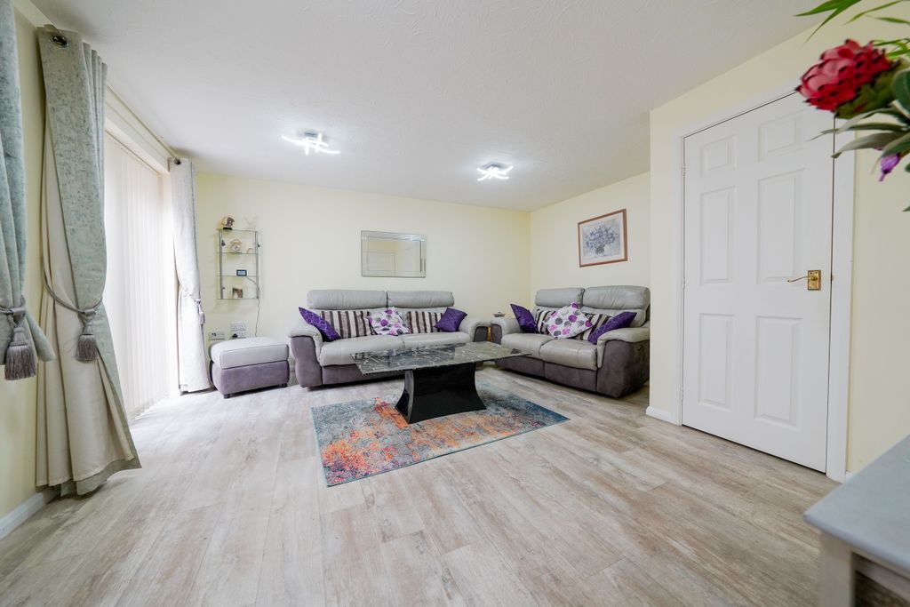 Property photo 1 of 16 Dsc01094