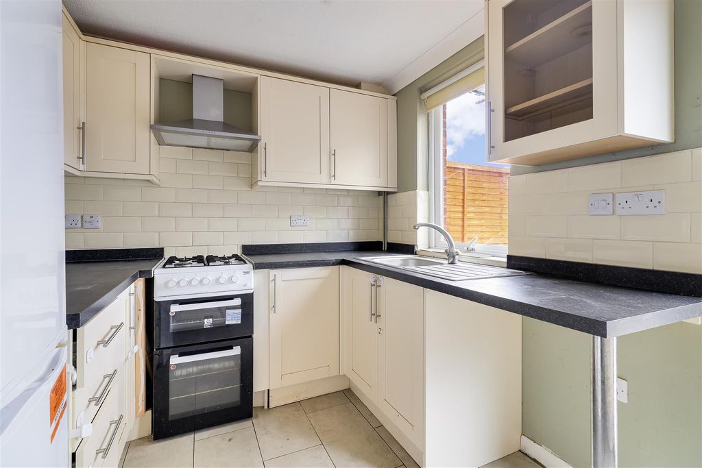 Property photo 3 of 18 Img (3).Jpg