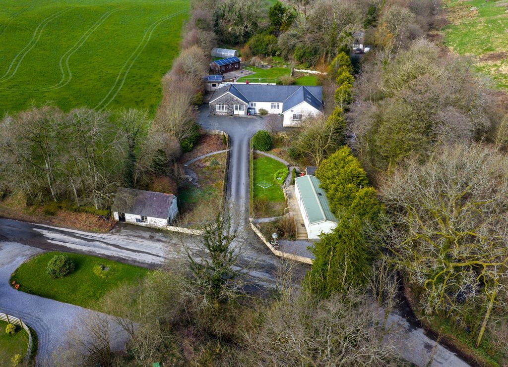 Property photo 2 of 40