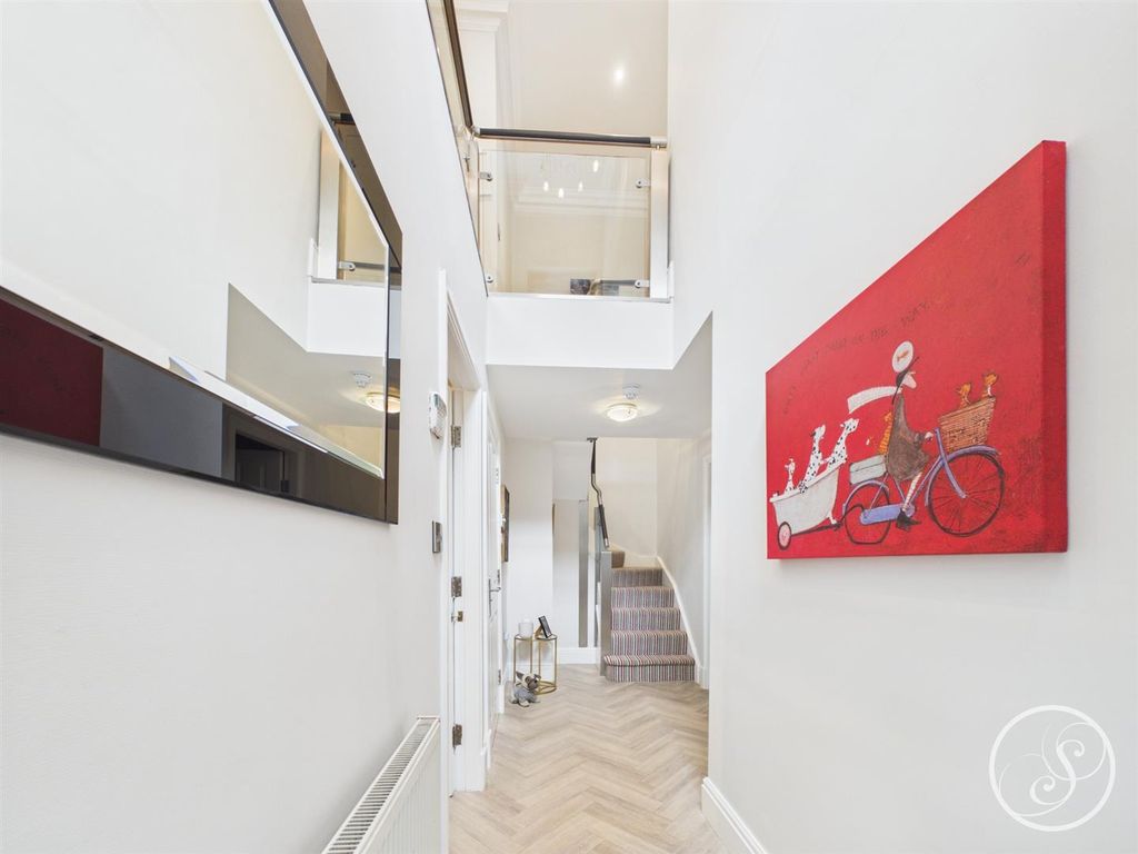 Additional image 15 of 3 bed flat for salePark Crescent, Roundhay, Leeds LS8