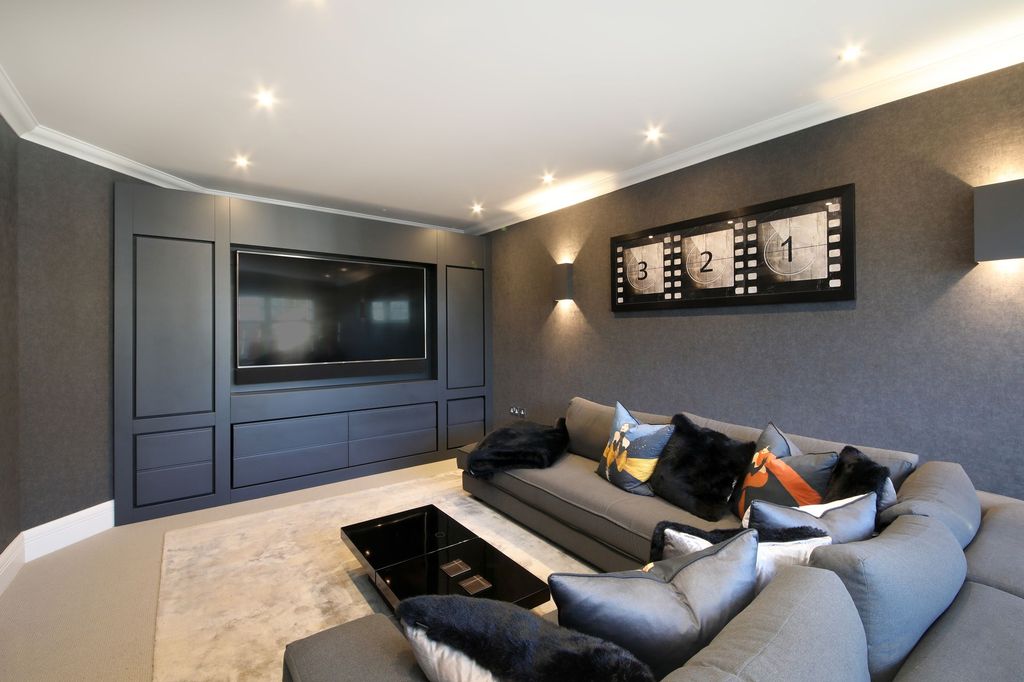 Property photo 3 of 21 Lounge