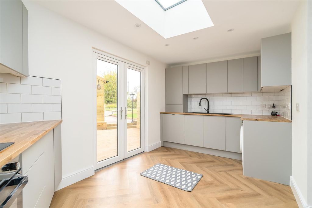 Property photo 2 of 27 161_Roxburgh_Street_Kelso-06.Jpg
