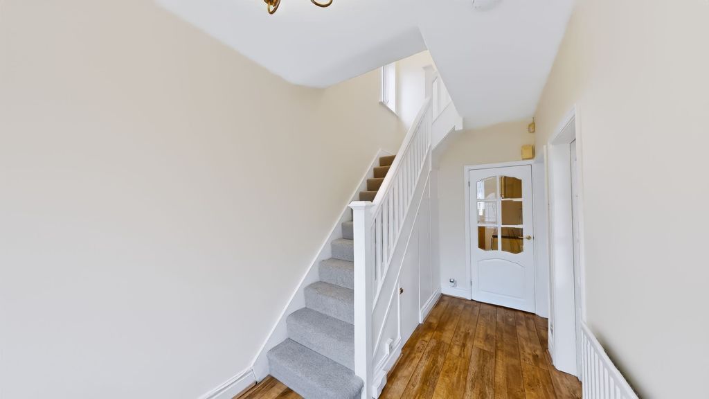 Property photo 2 of 24 Entrance Hallway
