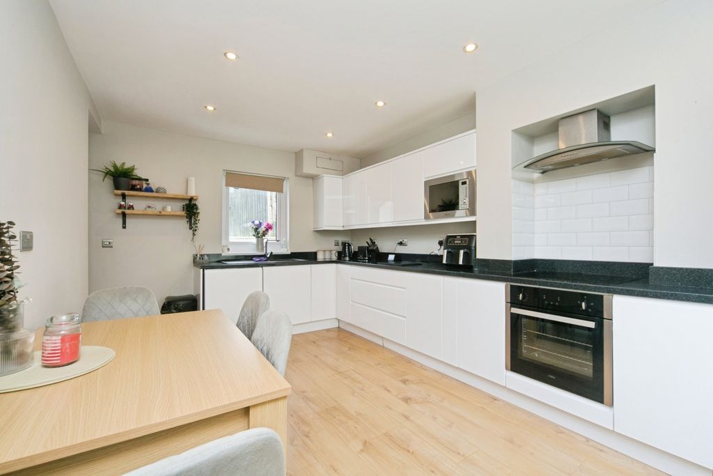 Property photo 3 of 22 Pbox-Img.Jpg