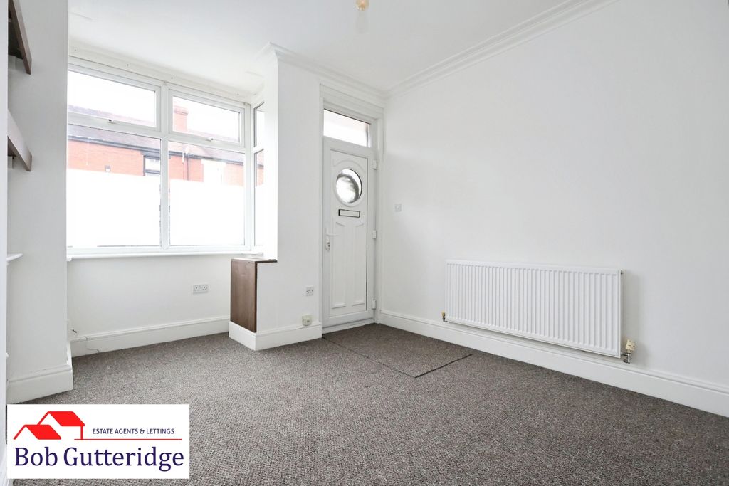 Property photo 3 of 15 Bay Fronted Lounge