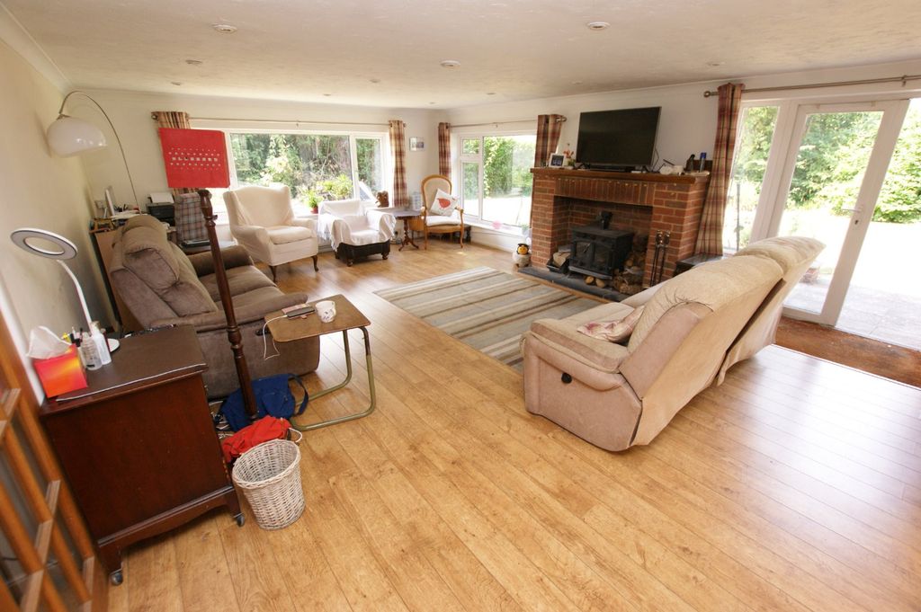 Property photo 3 of 22 Picture No. 02
