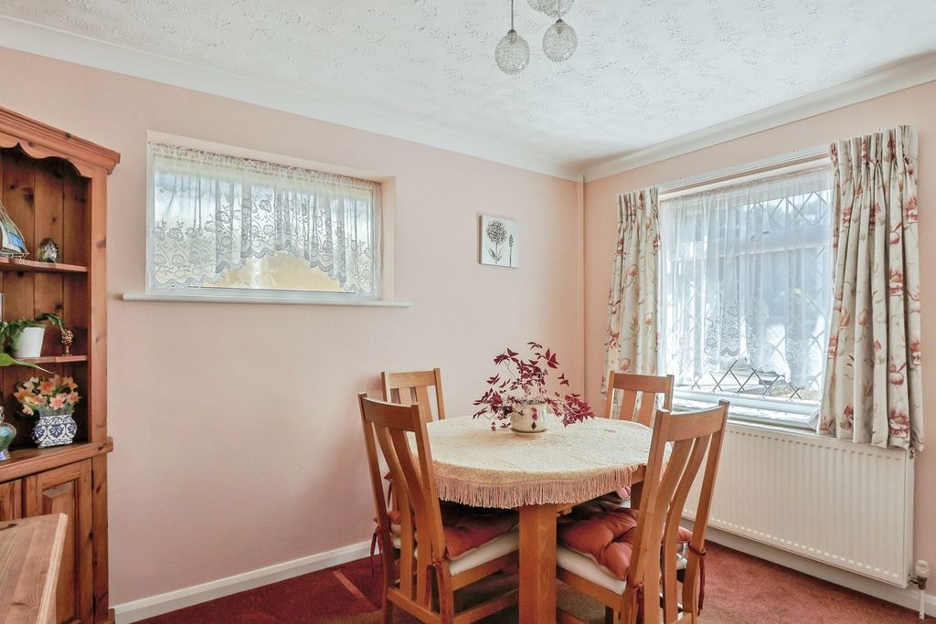 Property photo 3 of 14 Dining Area