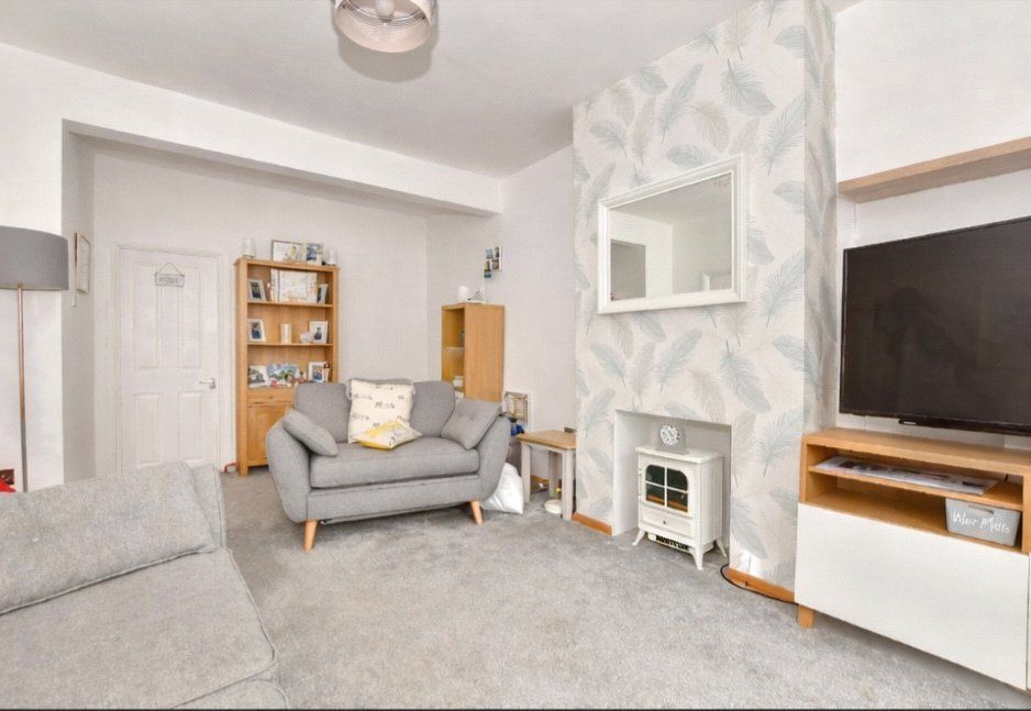 Property photo 2 of 17 Picture No. 01