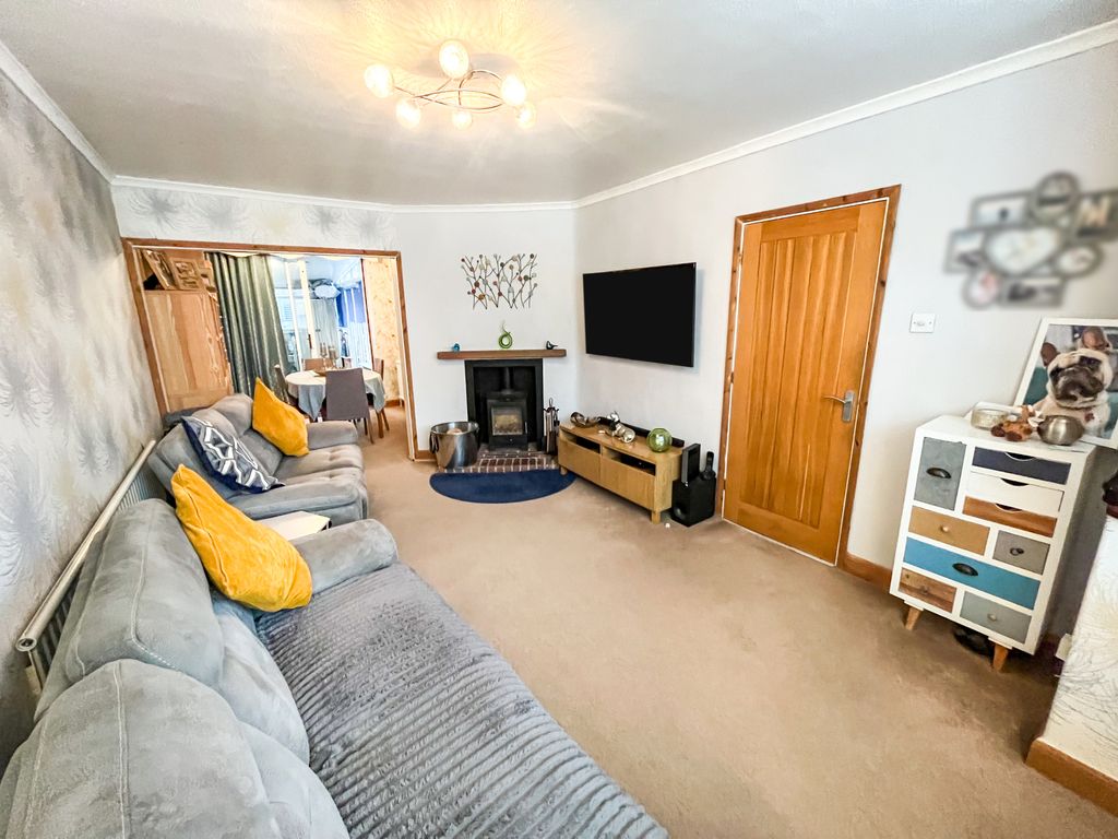 Property photo 3 of 24 Lounge